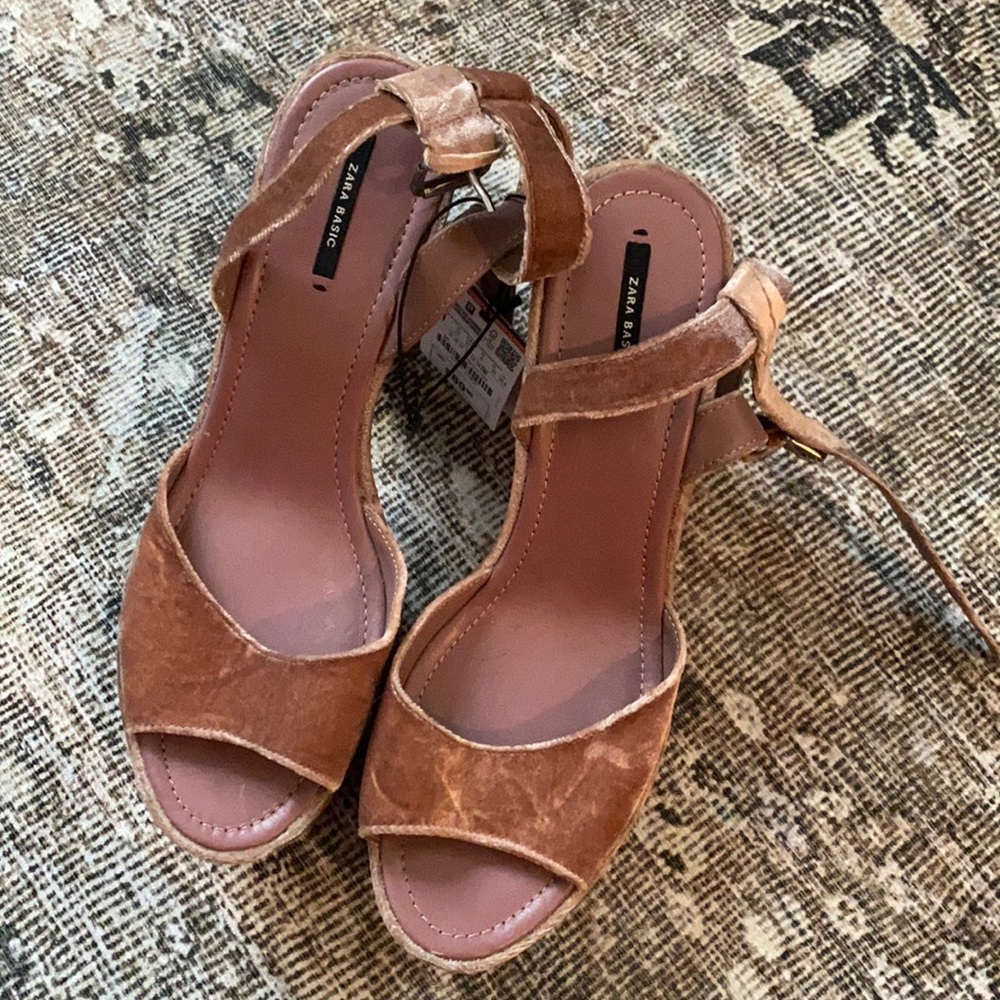 NWT Zara platform velvet sandal size 11